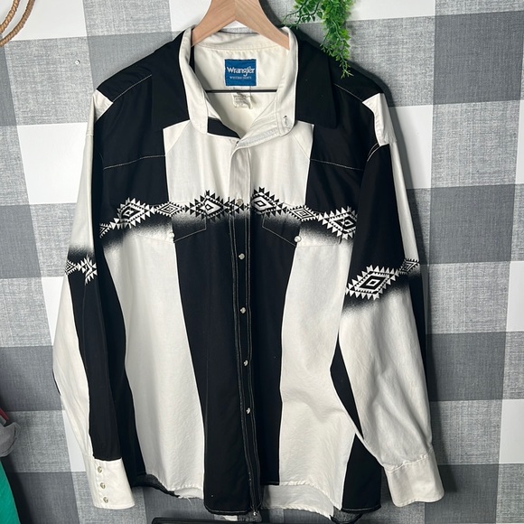 Wrangler Other - VTG Wrangler Button Up Aztec